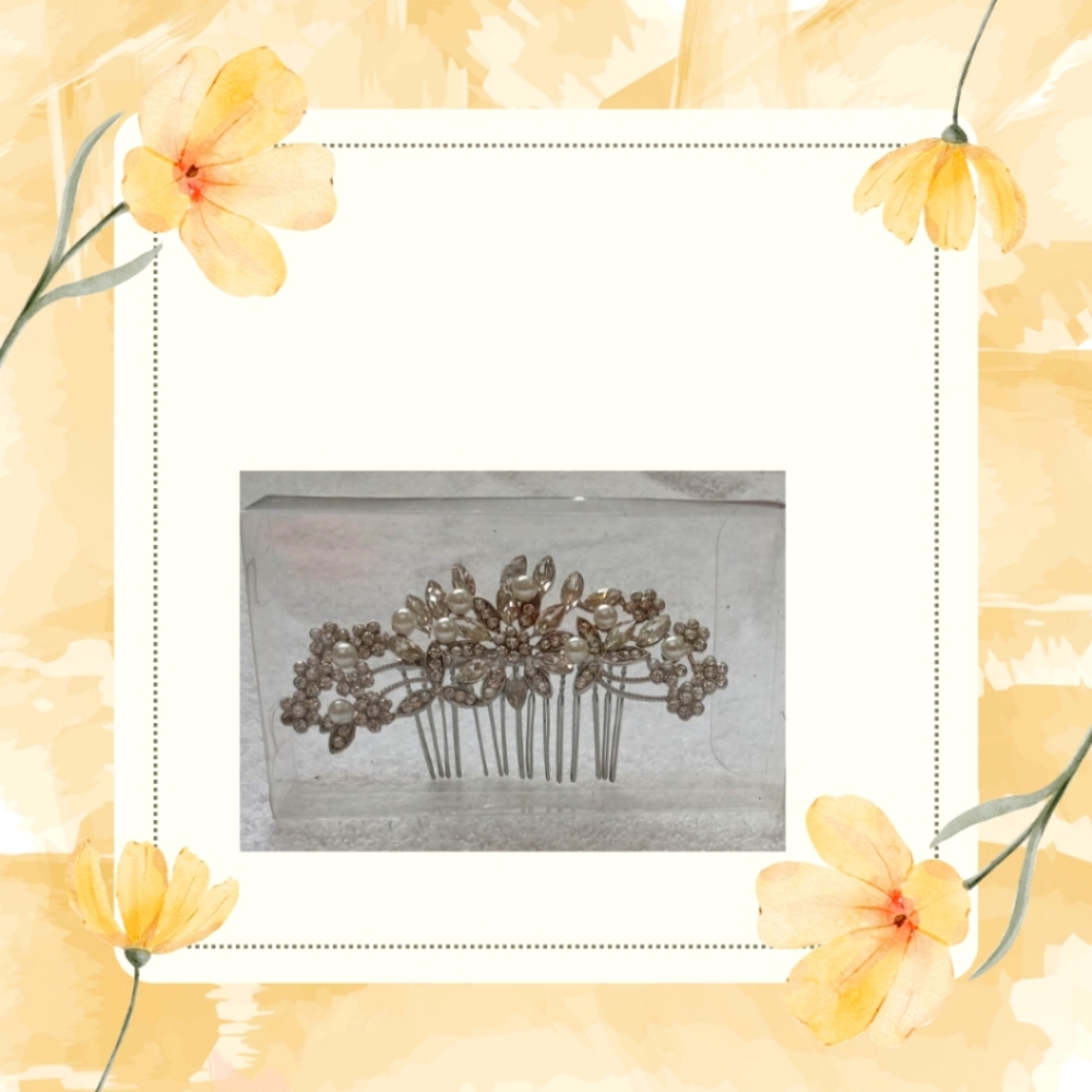 Vintage-Inspired Crystal & Pearl Hair Comb